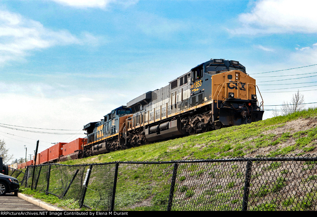CSX 1853 on I-157